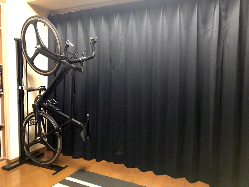 サイクルロッカー シンプルでオシャレな室内用縦置き自転車スタンド CS 